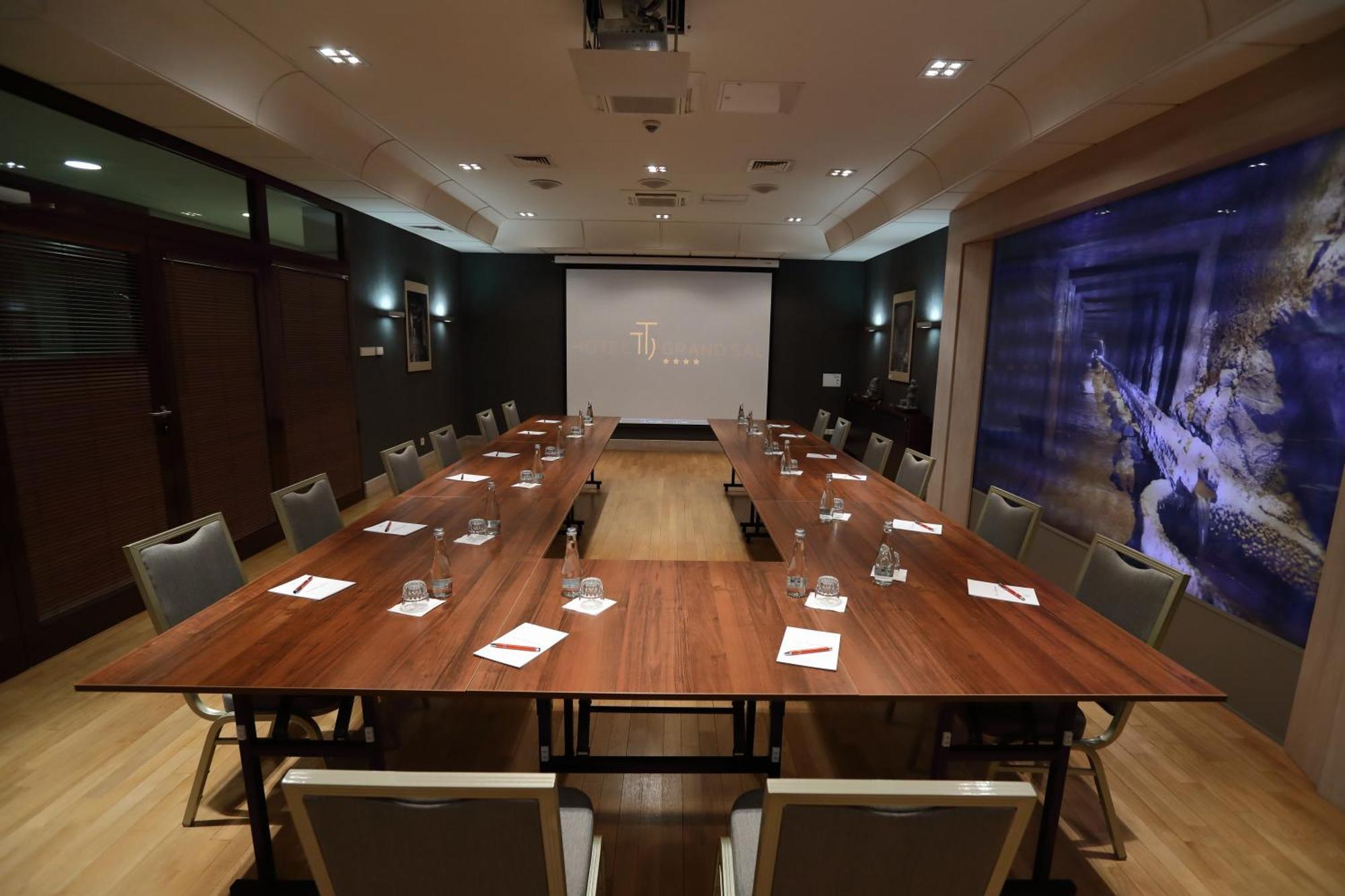 Grand Sal Hotel Wieliczka Bagian luar foto