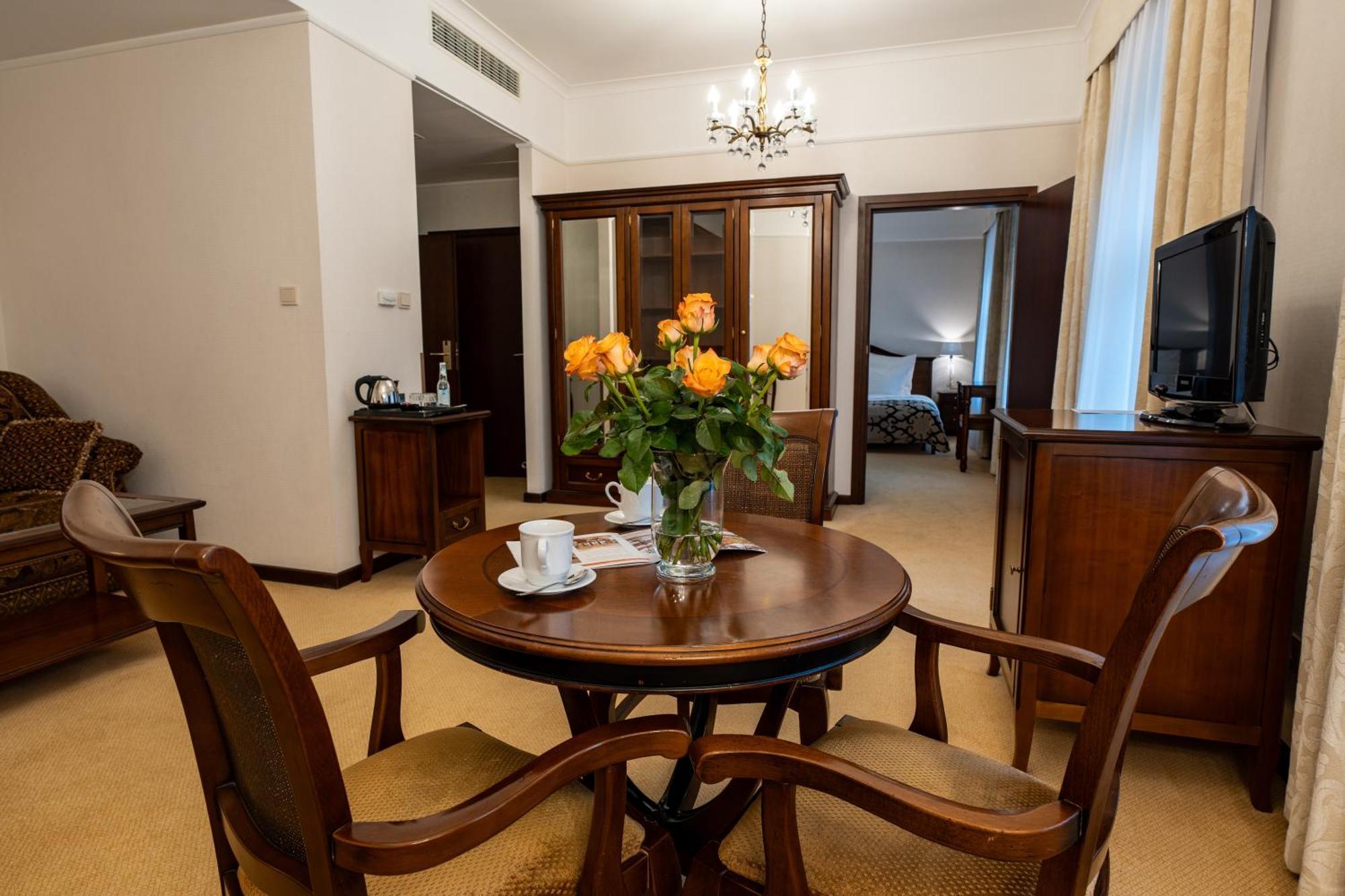 Grand Sal Hotel Wieliczka Bagian luar foto
