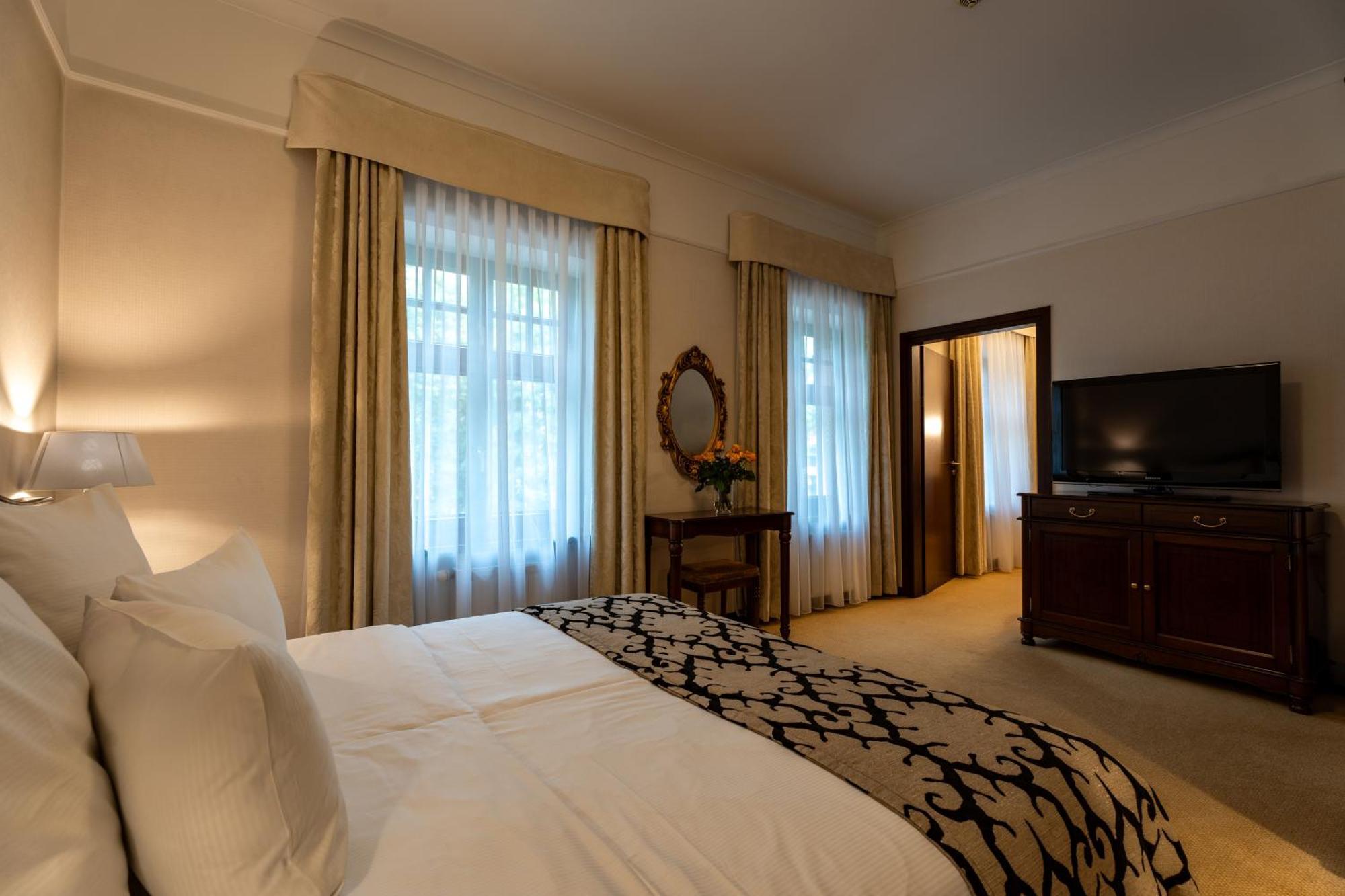 Grand Sal Hotel Wieliczka Bagian luar foto