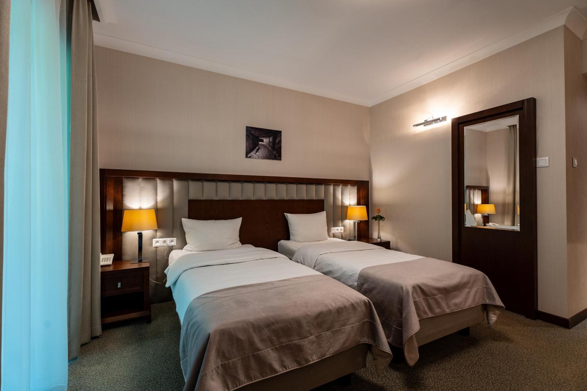 Grand Sal Hotel Wieliczka Bagian luar foto