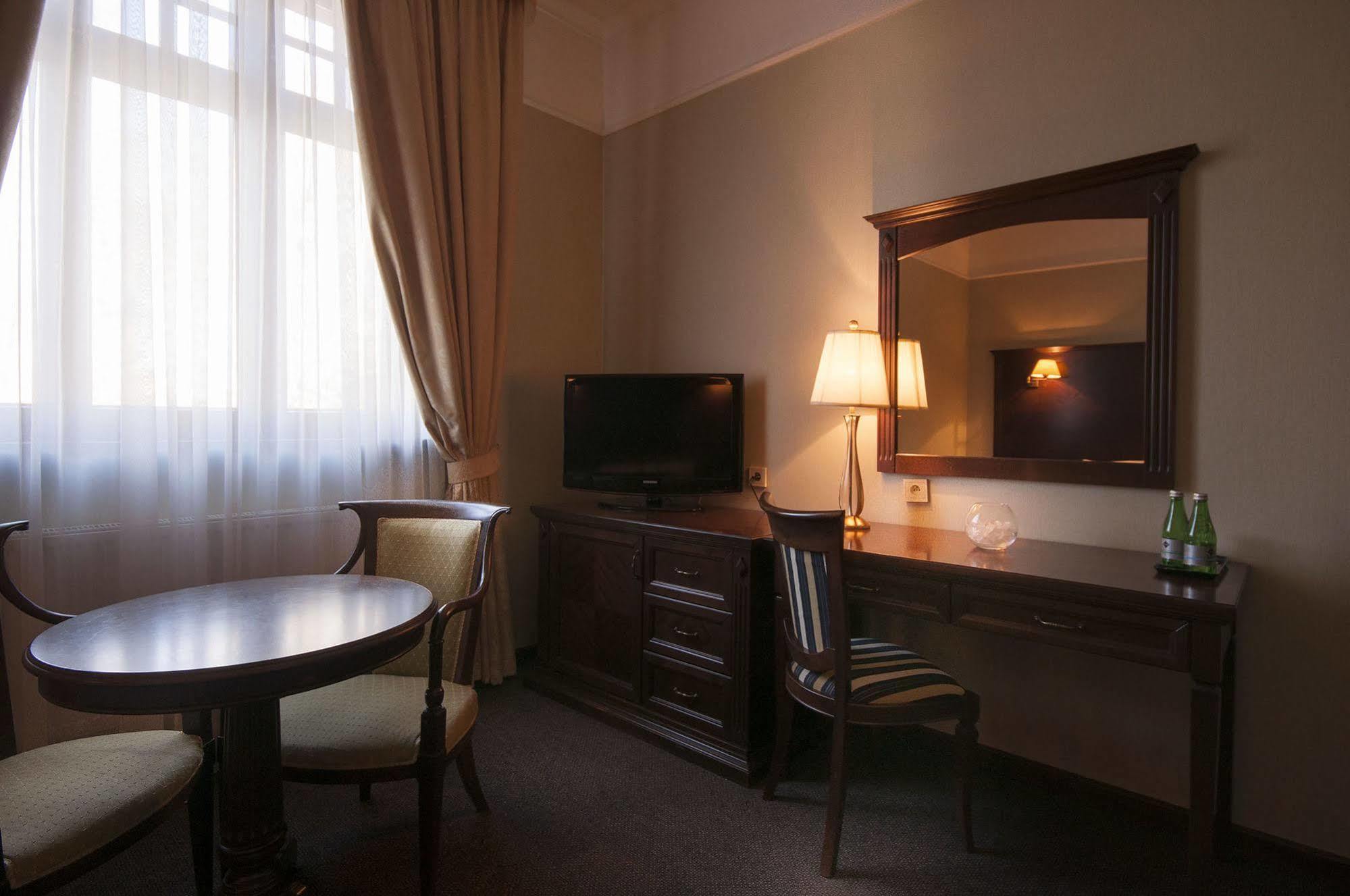 Grand Sal Hotel Wieliczka Bagian luar foto