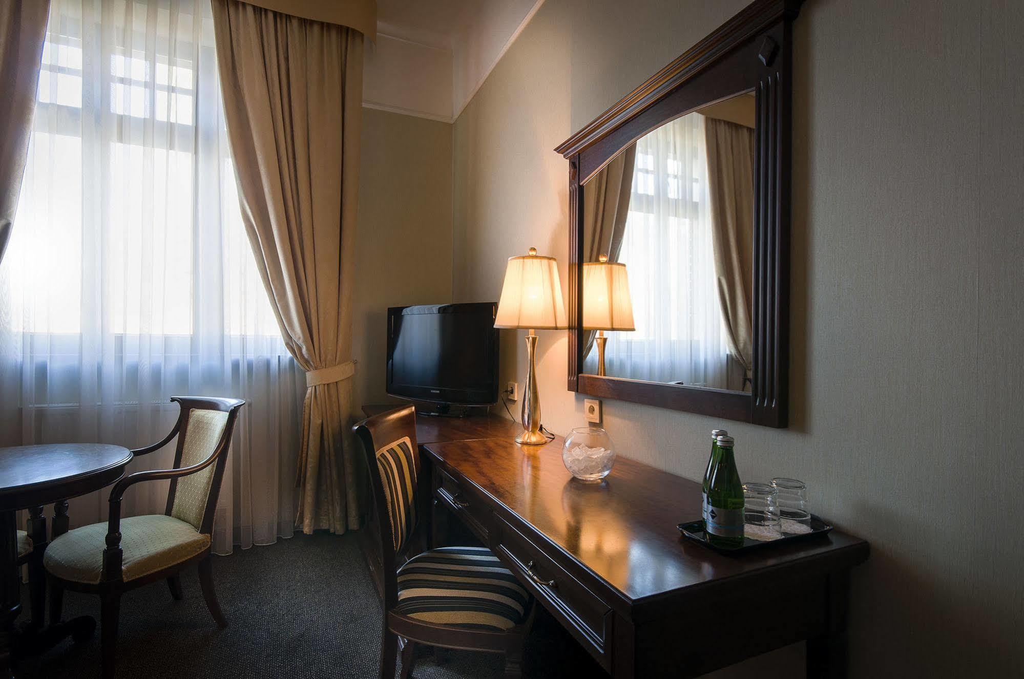 Grand Sal Hotel Wieliczka Bagian luar foto